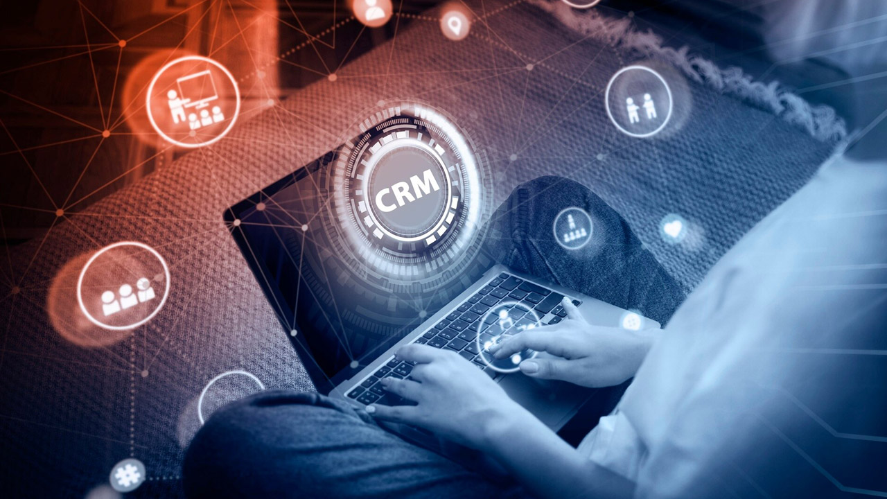 Salesforce prezentuje Einstein 1: nową platformę AI dla CRM zwiększającą produktywność i zaufanie klientów