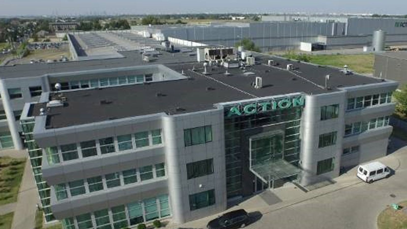 Transformacja technologiczna w Action: Wdrożenie ERP i AI