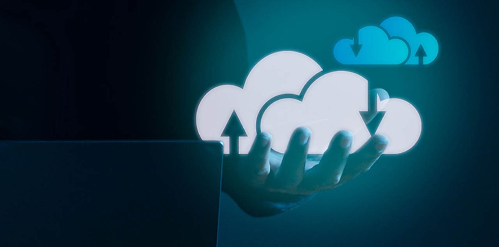 Aplikacje chmurowe: wygoda w parze z ryzykiem