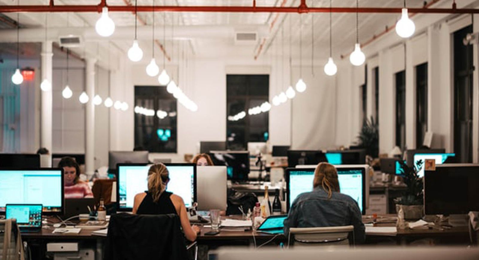 Biznes patrzy przez różowe okulary