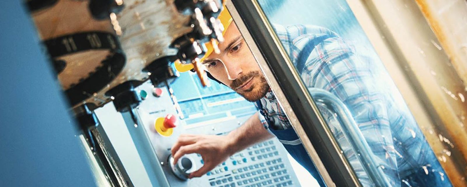 Serwicyzacja sprzyja odważnym: badanie pokazuje istotne różnice pomiędzy przedsiębiorstwami produkcyjnymi