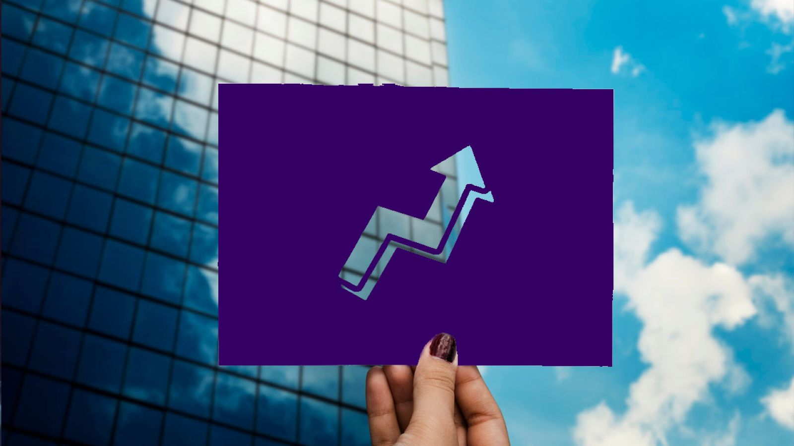 IFS wprowadza innowacje i przekracza granice: Rekordowy rok 2024 z Industrial AI