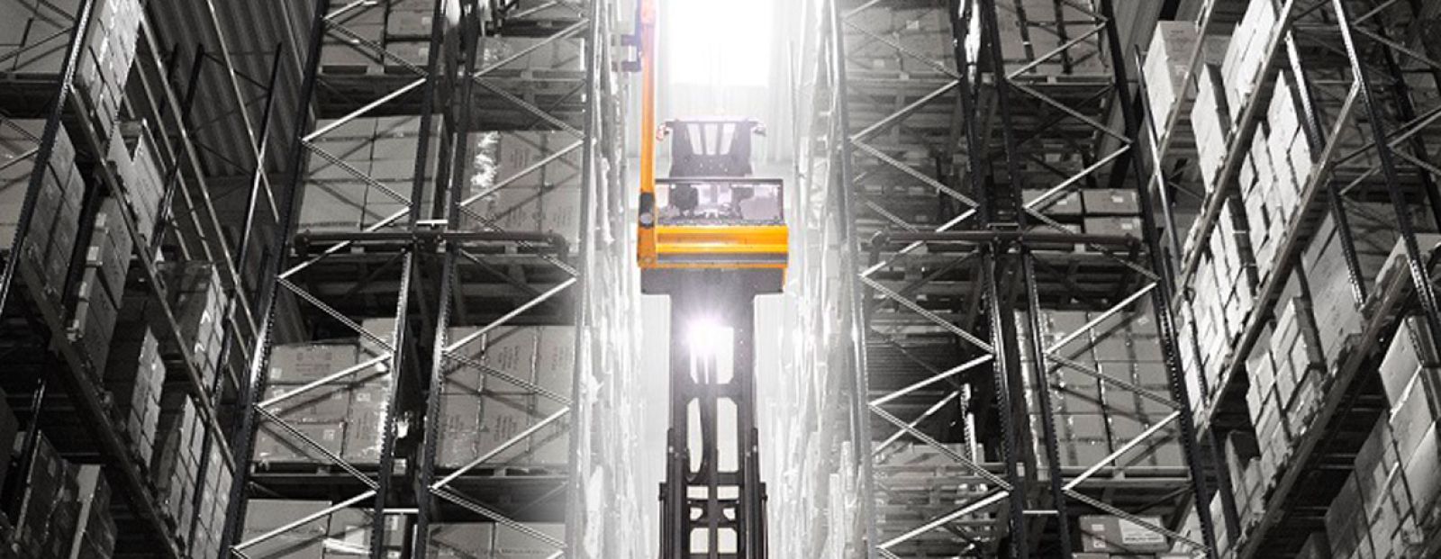 Centrum dystrybucyjne CCC we współpracy z PSI wdrożyło system automatycznego sterowania wózkami