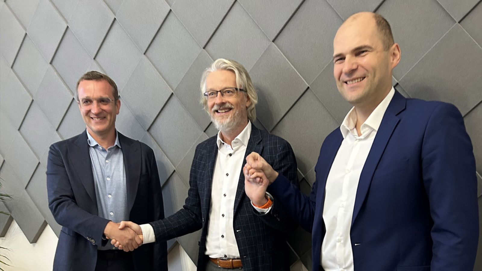 Nefeni dołącza do Grupy Symfonia