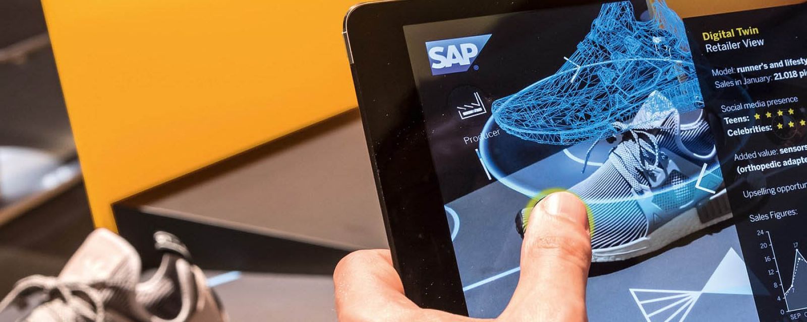 Połowa Polaków kupuje w sieci, połowa chce testować w sklepie